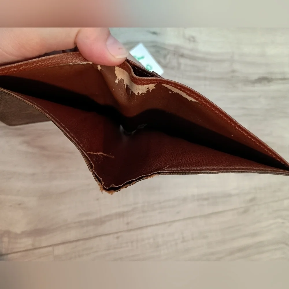 Louis Vuitton Men’s Monogram Billfold Wallet